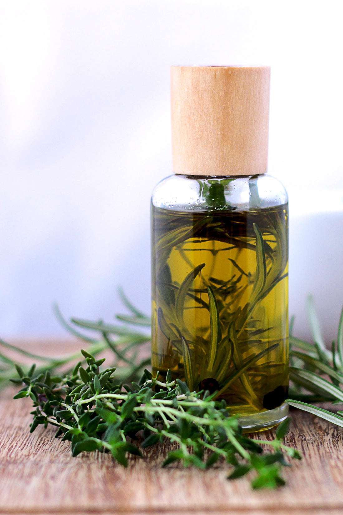 Herb Infused Oils vs Essential Oils – What’s the Difference?