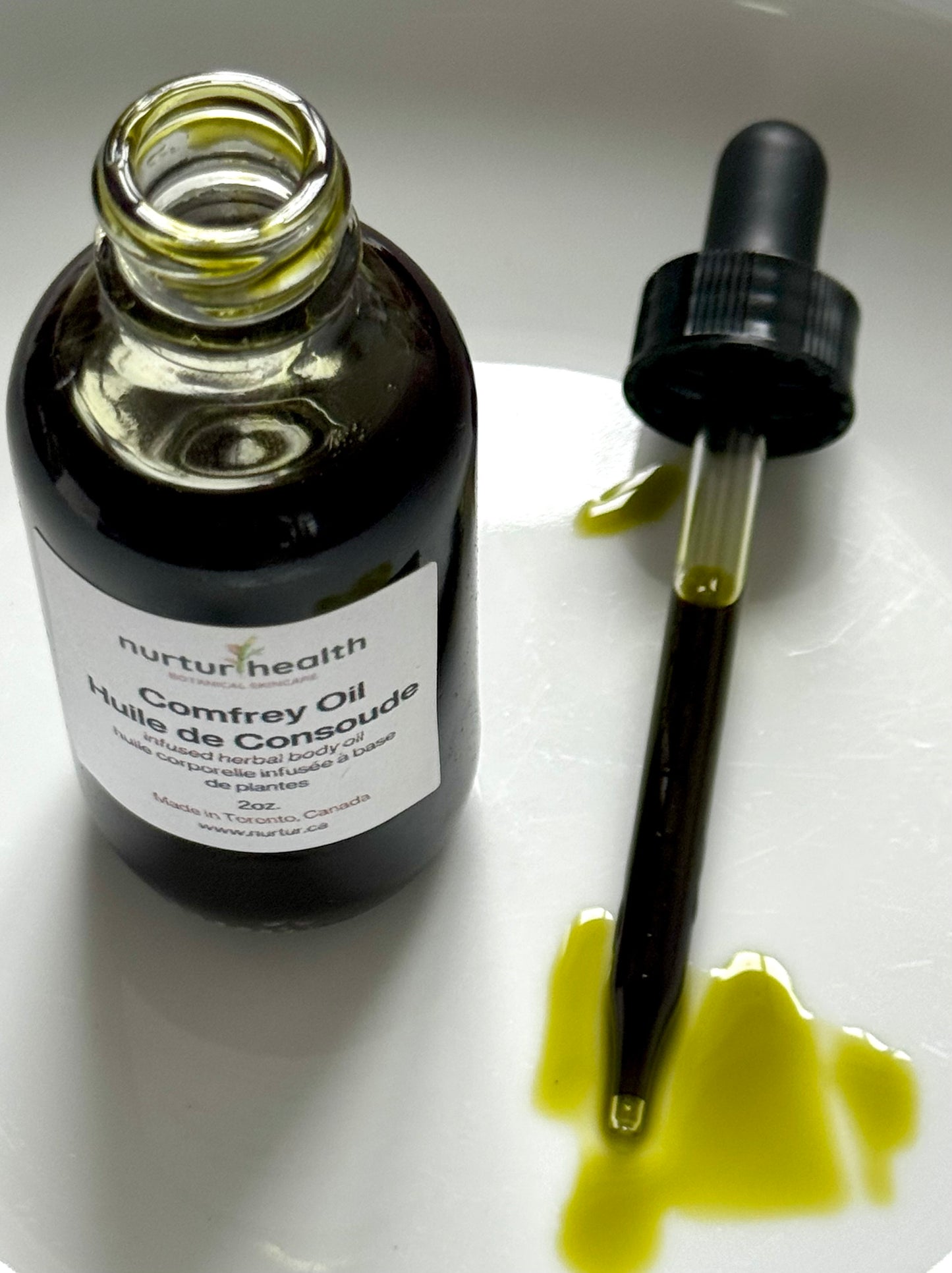 Comfrey Herbal Oil (Symphytum officinale leaf oil)