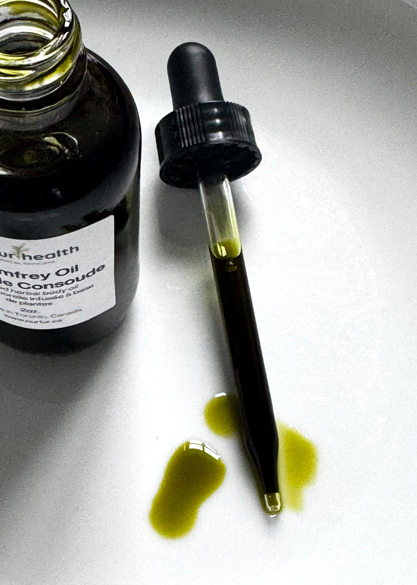 Comfrey Herbal Oil (Symphytum officinale leaf oil)