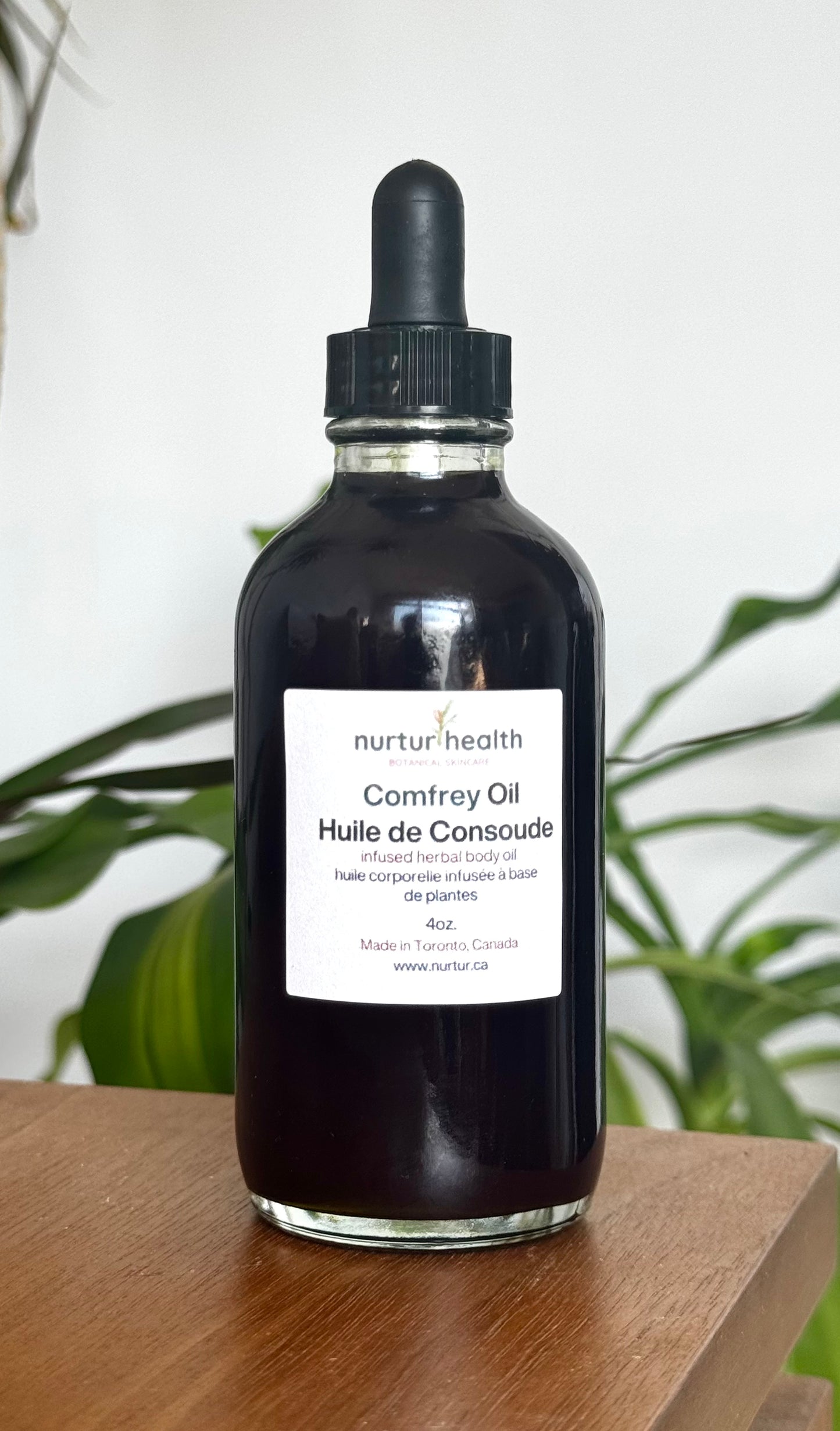 Comfrey Herbal Oil (Symphytum officinale leaf oil)